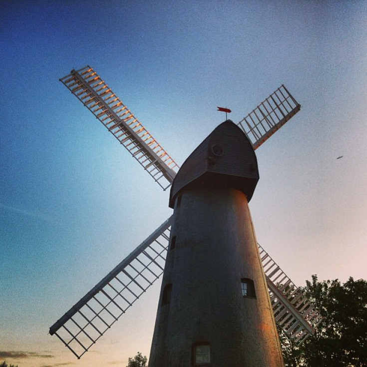 a1bb1aba4abc4ff1bd92d6a1ac73cb96_735